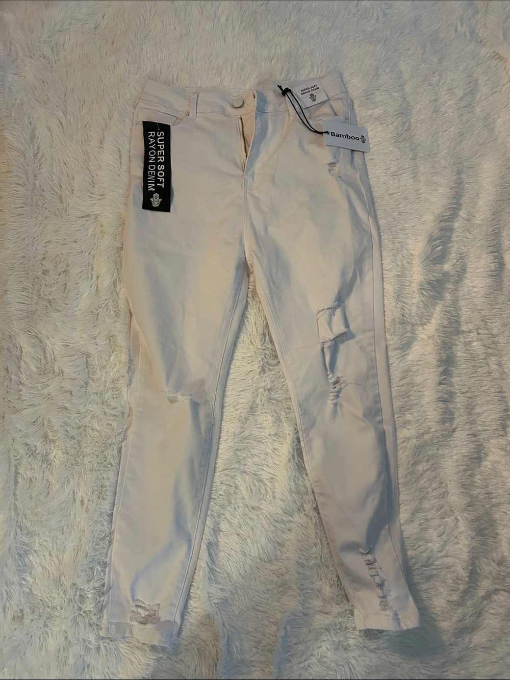 BAMBOO Women's Skinny Ripped Jeans in White